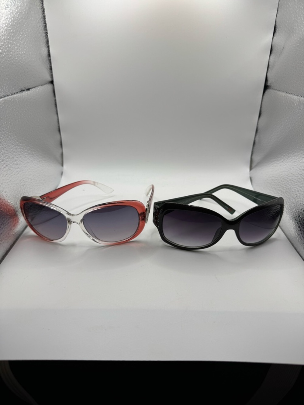 Lot of 2 pairs of fashion Sunglasses‎